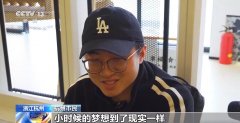 烹调机正在制做三杯鸡